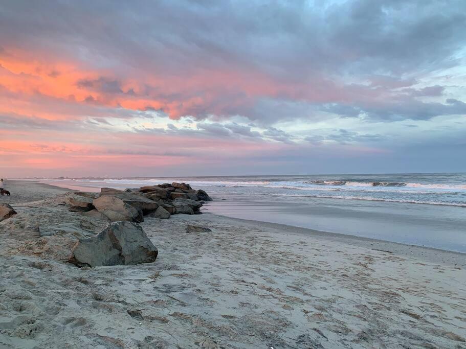 Beautiful Condo Sleeps 4- Only 2 Blocks From Beach Ocean City Eksteriør billede